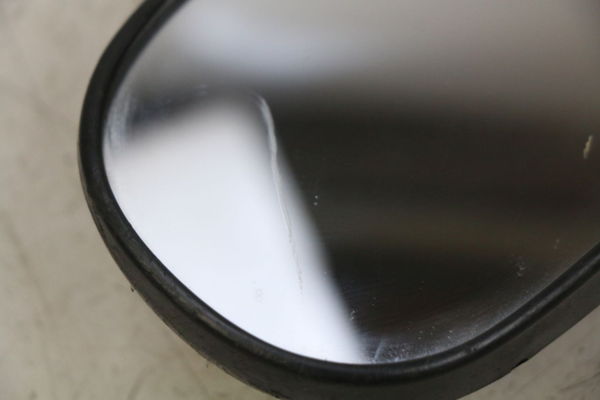 photo de LEFT MIRROR KYMCO AGILITY 4T 50 (2005 - 2018) - Zoom on usage condition