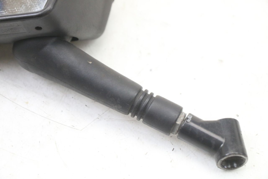 photo de LEFT MIRROR PEUGEOT SATELIS COMPRESSOR K15 125 (2006 - 2009) - Zoom on usage condition