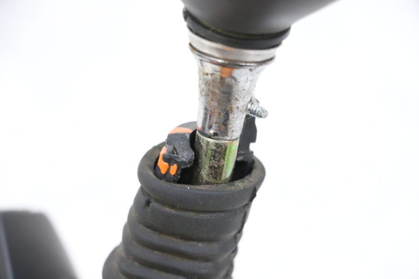 photo de LEFT MIRROR PIAGGIO X8 125 (2004 - 2007) - Zoom on usage condition