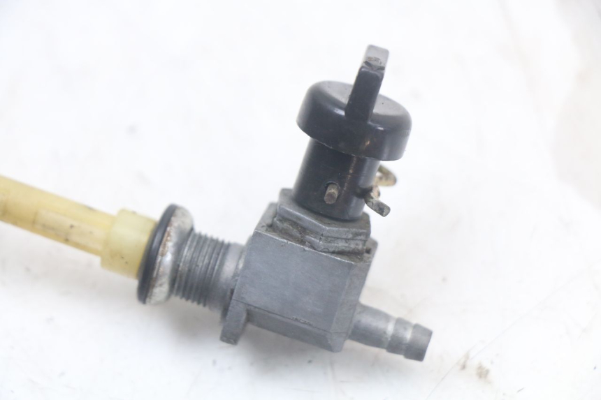 photo de FUEL TANK TAP PEUGEOT 103 VOGUE VS2 50 (2004 - 2017) - Zoom on usage condition