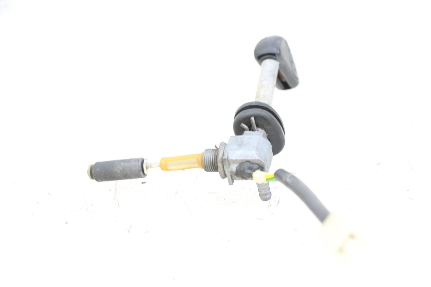 photo de FUEL TANK TAP PEUGEOT BUXY 50 (1993 - 1998) - Alternative perspective