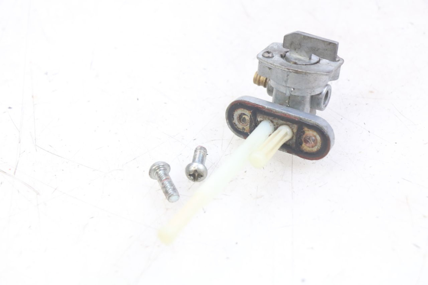 photo de FUEL TANK PETCOCK LONCIN DIRT BIKE 125 - Zoom on usage condition