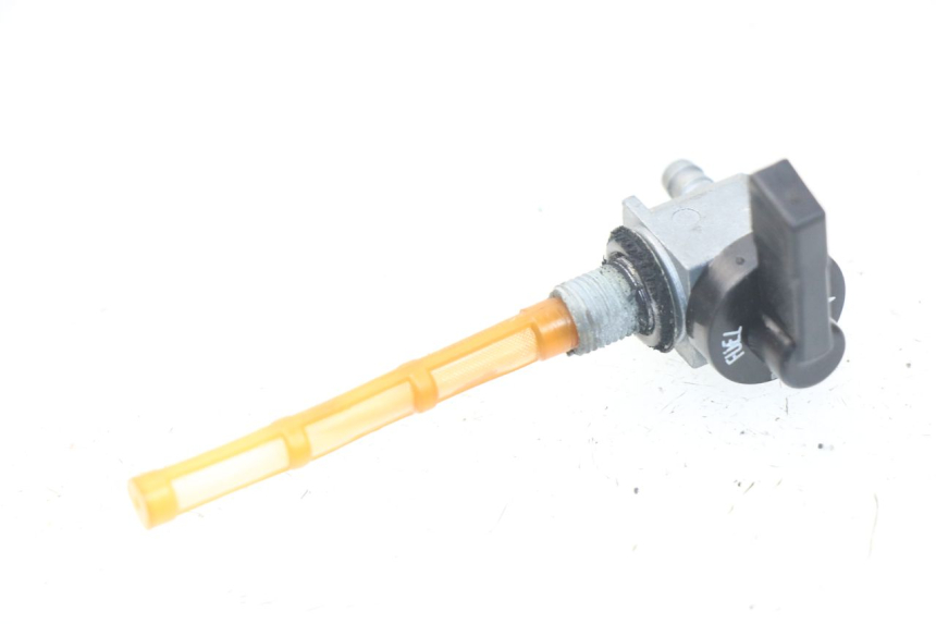 photo de FUEL TANK TAP DERBI DIRT BOY 4T 50 - Zoom on usage condition