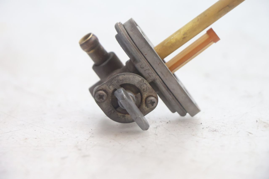 photo de FUEL TANK TAP SUZUKI DR S 600 (1985 - 1989) - Component detail