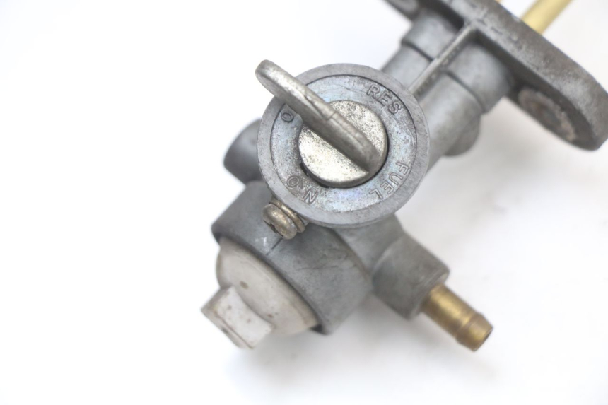 photo de Fuel tap HYOSUNG GV AQUILA 125 (2000 - 2009) - Component detail