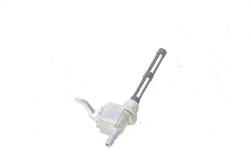 photo de FUEL TANK TAP PEUGEOT LUDIX BLASTER 50 (2006 - 2014) - Zoom on usage condition