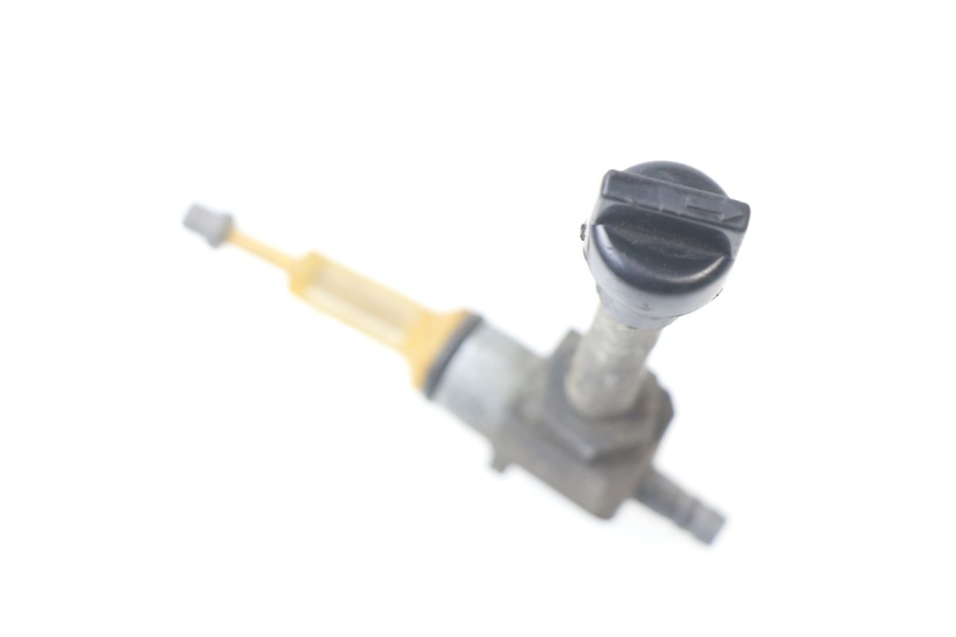 photo de FUEL TANK TAP PEUGEOT LUDIX 50 (2008 - 2017) - Zoom on usage condition