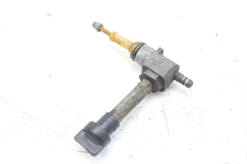 photo de FUEL TANK TAP PEUGEOT LUDIX 50 (2008 - 2017) - Zoom on usage condition