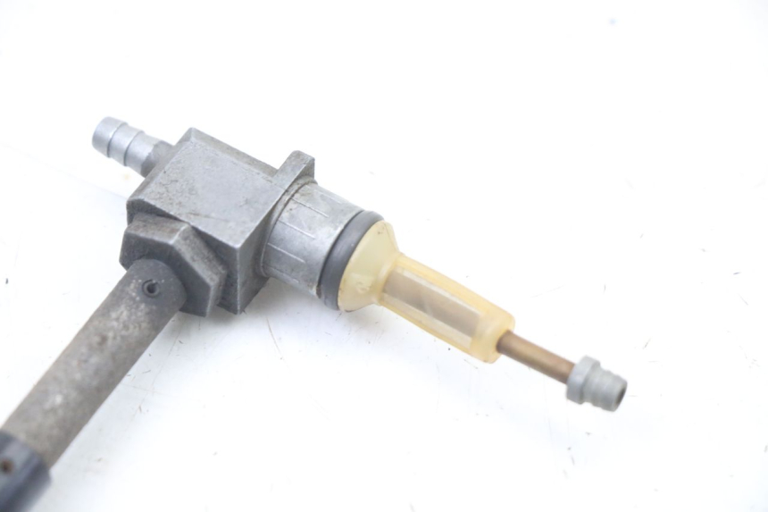 photo de FUEL TANK TAP PEUGEOT LUDIX ONE 50 (2005 - 2008) - Zoom on usage condition