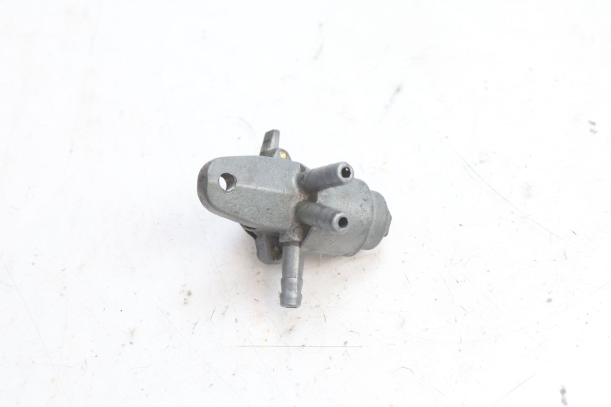 photo de FUEL TANK TAP DAELIM VJ ROADWIN 125 (2004 - 2007) - Alternative perspective