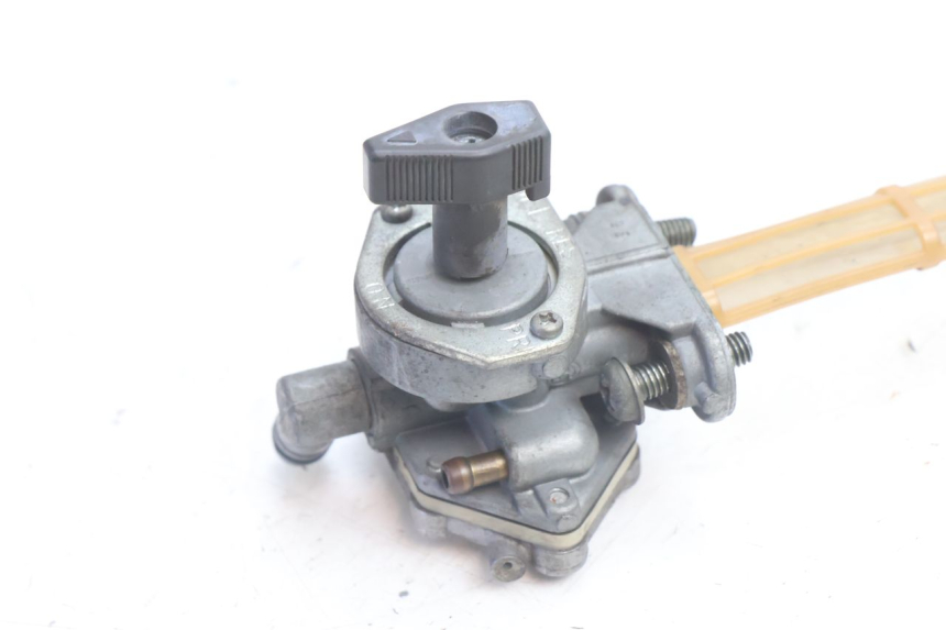 photo de FUEL TANK TAP YAMAHA XJR 1300 (1998 - 2002) - Technical close-up