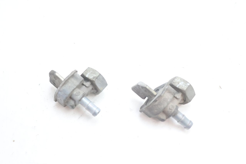 photo de FUEL TANK TAP HONDA XRV AFRICA TWIN 750 (1990 - 1992) - Technical close-up