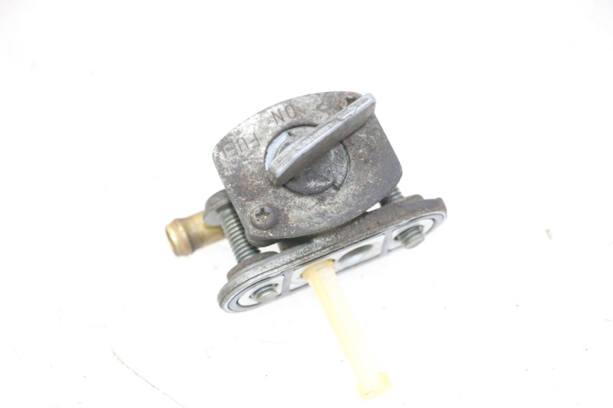 photo de FUEL TANK TAP YAMAHA FZS FAZER 600 (2001 - 2003) - Alternative perspective