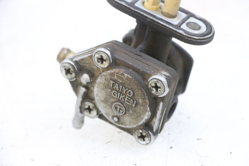 photo de FUEL TANK TAP KAWASAKI ZR 7 750 (1999 - 2004) - Alternative perspective