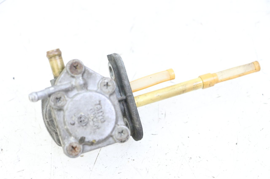 photo de FUEL TANK TAP KAWASAKI ZR7 ZR-7 S 750 (1999 - 2004) - Technical close-up