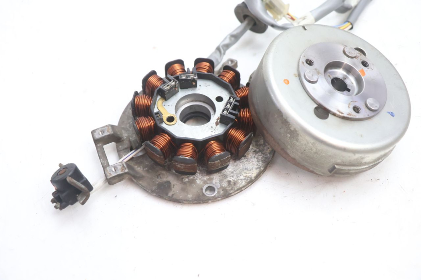 photo de ROTOR STATOR MBK BOOSTER SPIRIT 50 (2004 - 2017) - Alternative perspective