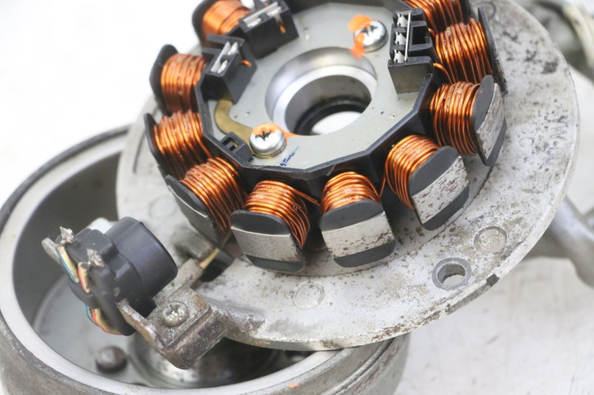 photo de ROTOR STATOR MBK BOOSTER SPIRIT NAKED 50 (2004 - 2017) - Alternative perspective