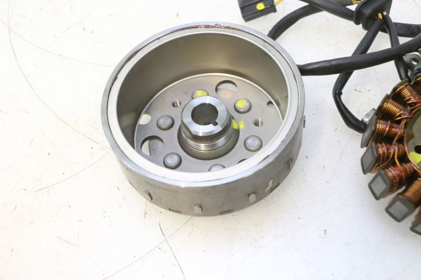 photo de ROTOR STATOR SUZUKI BURGMAN 125 (2007 - 2014) - High-resolution close-up