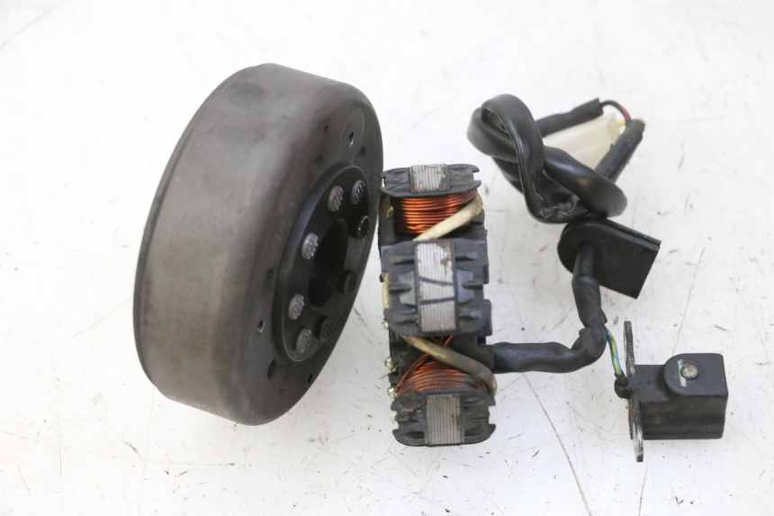 photo de ROTOR STATOR PEUGEOT KISBEE 2T 50 (2010 - 2017) - Technical close-up