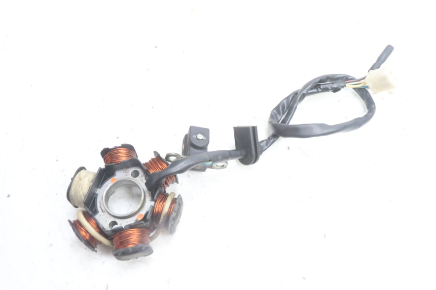 photo de ROTOR STATOR PEUGEOT KISBEE 2T 50 (2010 - 2017) - Fixing points details