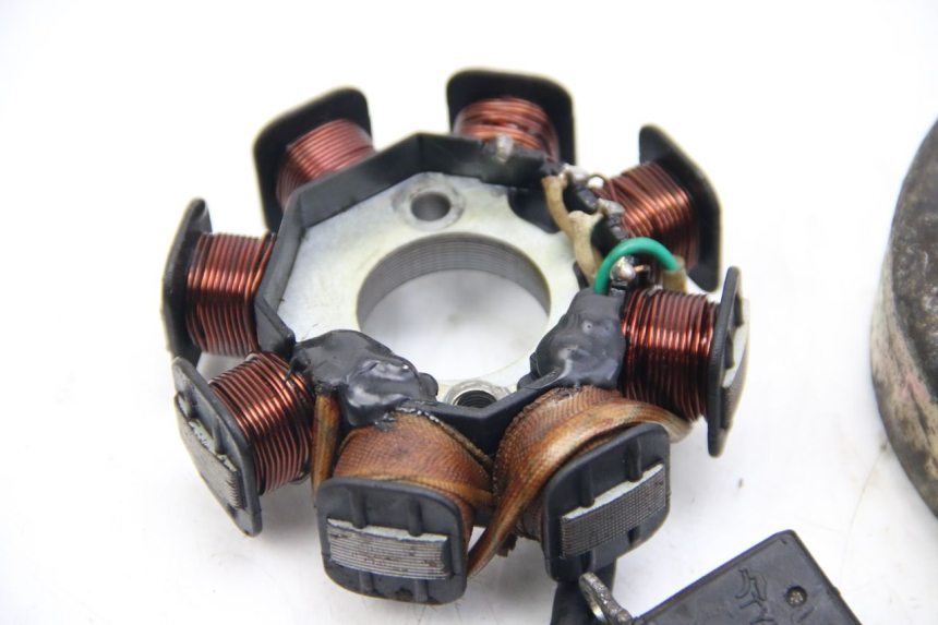 photo de ROTOR STATOR PEUGEOT KISBEE 4T 50 (2010 - 2017) - Fixing points details