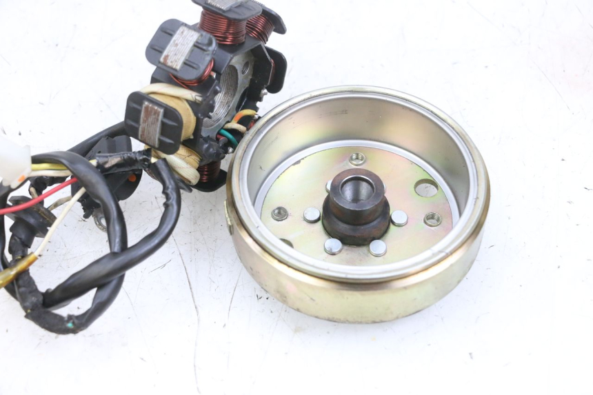 photo de ROTOR STATOR PEUGEOT KISBEE 4T 50 (2010 - 2017) - Fixing points details