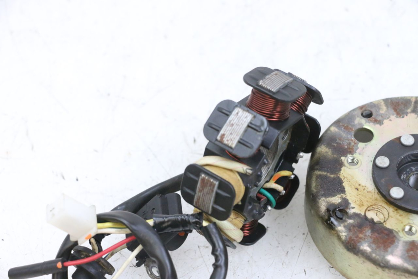 photo de ROTOR STATOR PEUGEOT KISBEE 4T 50 (2010 - 2017) - Surface and material condition