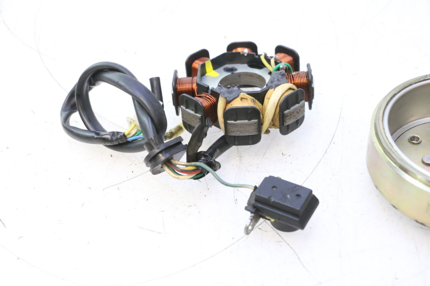 photo de ROTOR STATOR PEUGEOT KISBEE 4T 50 (2010 - 2017) - Fixing points details