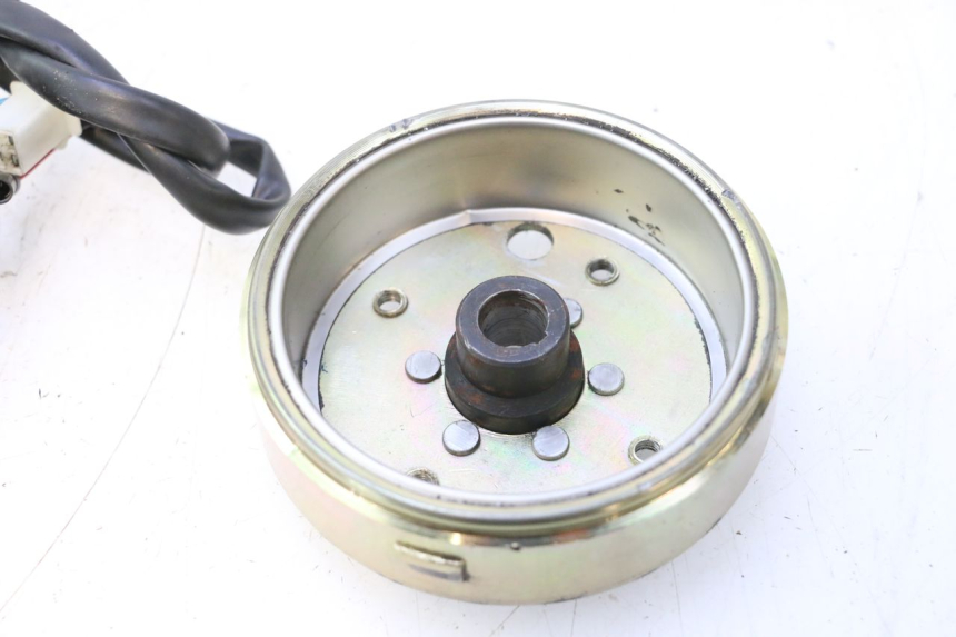 photo de ROTOR STATOR PEUGEOT KISBEE 4T 50 (2010 - 2017) - Surface and material condition
