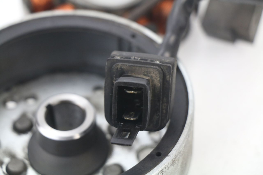 photo de ROTOR STATOR PIAGGIO LIBERTY 4T 50 (2004 - 2008) - Alternative perspective