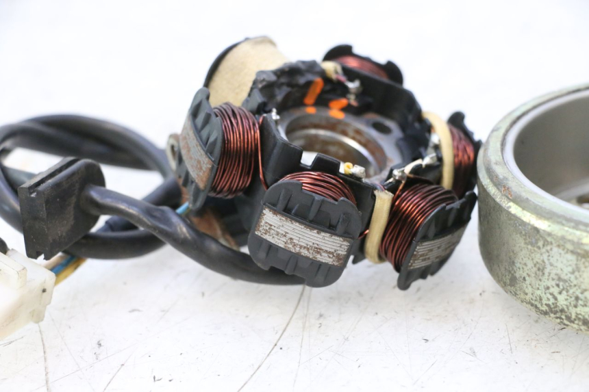 photo de ROTOR STATOR PEUGEOT LUDIX ONE 50 (2004 - 2013) - Component zoom