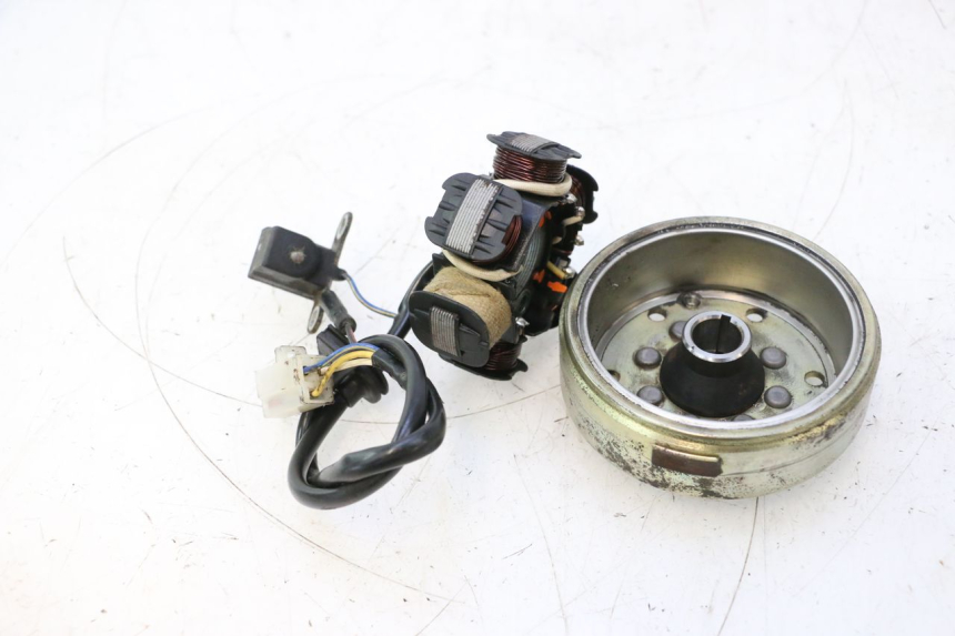 photo de ROTOR STATOR PEUGEOT LUDIX ONE 50 (2004 - 2013) - Alternative perspective