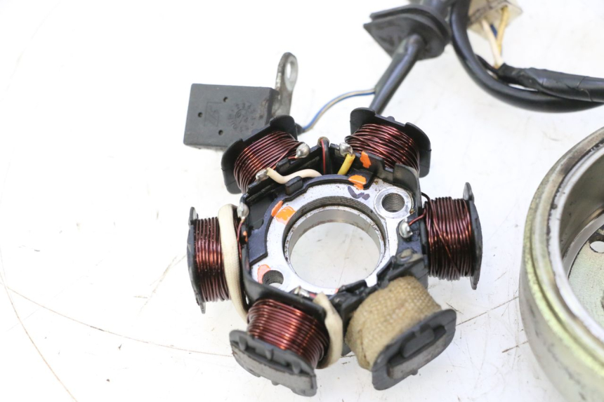 photo de ROTOR STATOR PEUGEOT LUDIX ONE 50 (2004 - 2013) - Fixing points details