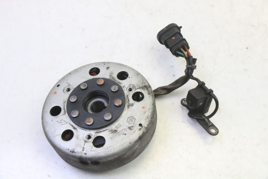 photo de ROTOR STATOR PIAGGIO NEW TYPHOON 50 (2010 - 2017) - Alternative perspective