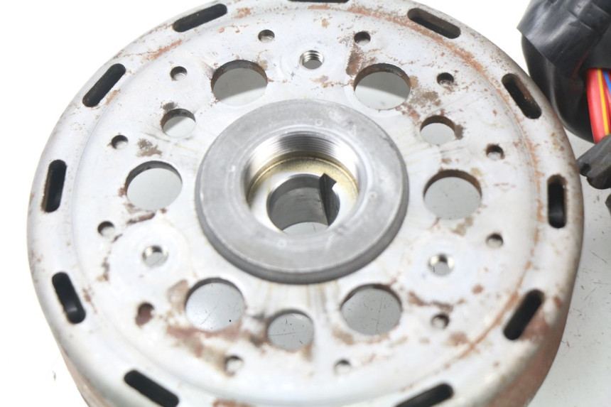 photo de ROTOR STATOR HONDA PCX (JF57/JF64) 125 (2014 - 2018) - Alternative perspective