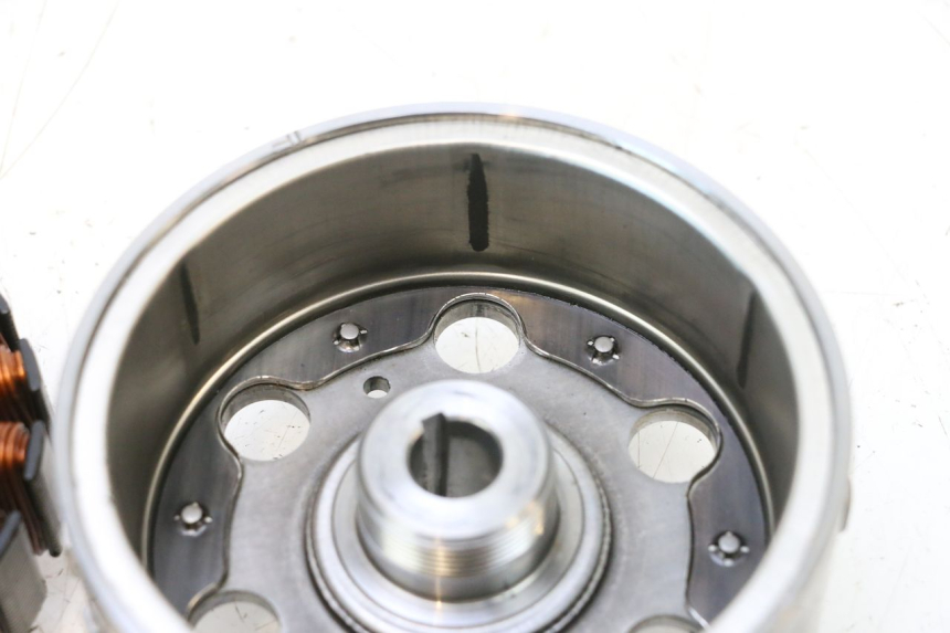 photo de ROTOR STATOR PEUGEOT SATELIS COMPRESSOR K15 125 (2006 - 2009) - Distinctive features