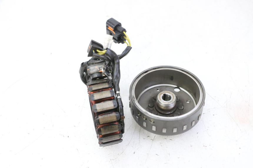 photo de ROTOR STATOR PEUGEOT SATELIS 125 (2013 - 2018) - Fixing points details