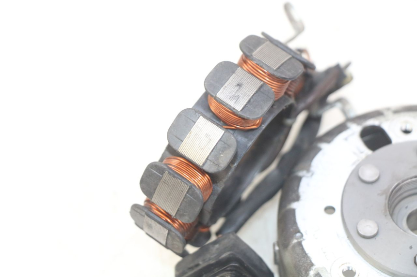 photo de ROTOR STATOR APRILIA SCARABEO 100 (2003 - 2012) - Fixing points details