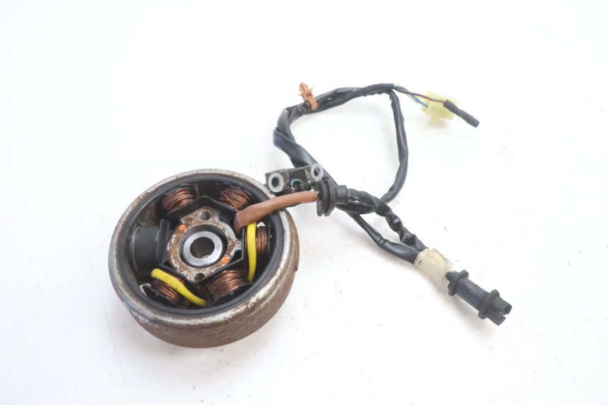 photo de ROTOR STATOR PEUGEOT SPEEDFIGHT LC 50 (1996 - 2002) - Alternative perspective
