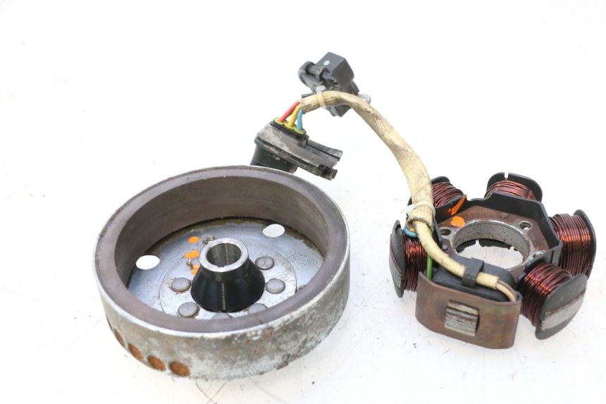 photo de ROTOR STATOR PIAGGIO TYPHOON 50 (2000 - 2009) - Fixing points details