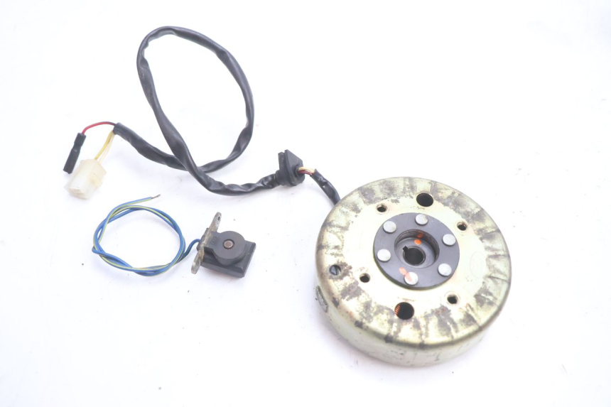 photo de ROTOR STATOR PEUGEOT V-CLIC VCLIC 50 (2007 - 2013) - Alternative perspective