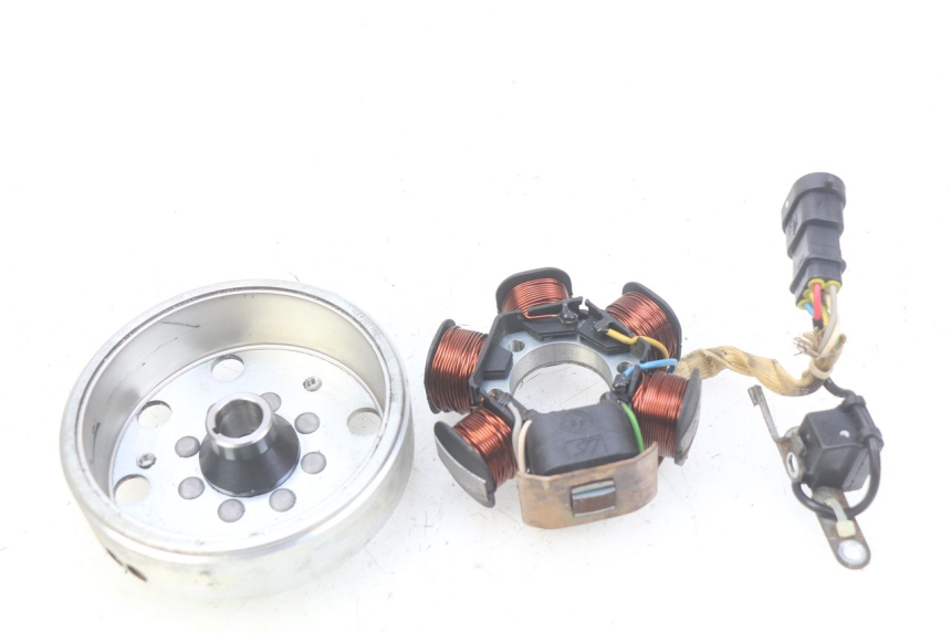 photo de ROTOR STATOR PIAGGIO VESPA LX 2T 50 (2005 - 2013) - Alternative perspective
