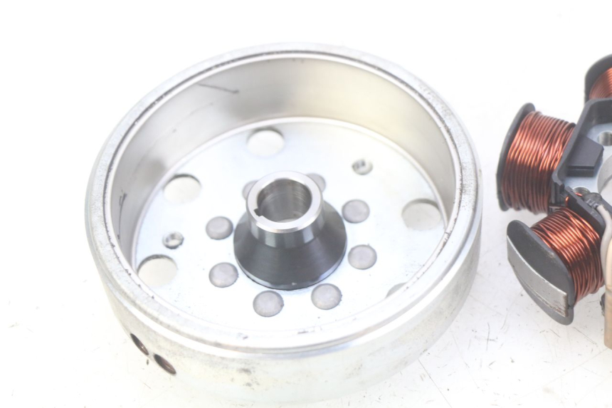 photo de ROTOR STATOR PIAGGIO VESPA LX 2T 50 (2005 - 2013) - Technical close-up