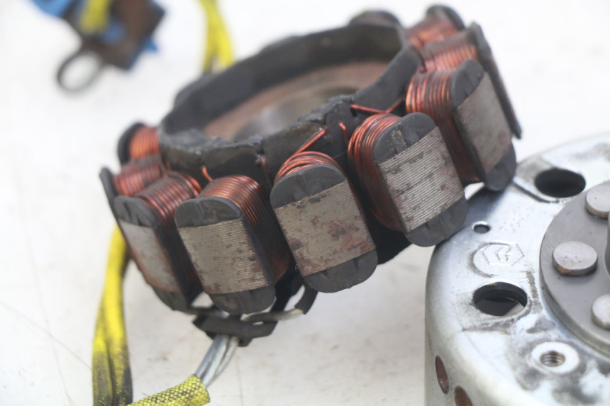 photo de ROTOR STATOR PIAGGIO VESPA LXV 125 (2006 - 2009) - Fixing points details