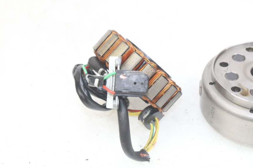 photo de ROTOR STATOR DAELIM VJ ROADWIN FI 125 (2008 - 2017) - Fixing points details