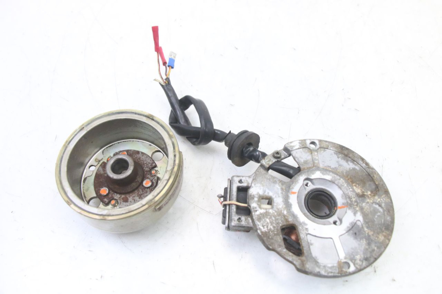 photo de ROTOR STATOR YAMAHA AEROX 50 (1997 - 2006) - Alternative perspective