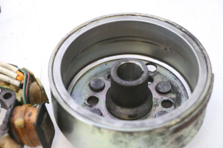 photo de ROTOR STATOR YAMAHA YP MAJESTY 125 (1998 - 2001) - Additional view of the item