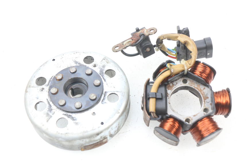 photo de ROTOR STATOR PIAGGIO ZIP 2T 50 (2009 - 2019) - Additional view of the item