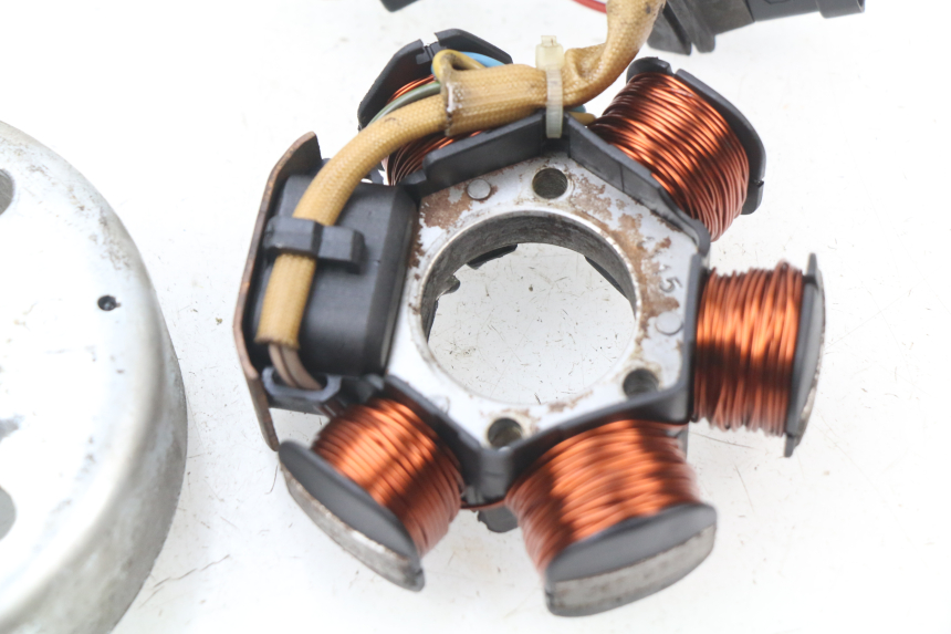 photo de ROTOR STATOR PIAGGIO ZIP 2T 50 (2009 - 2019) - Fixing points details