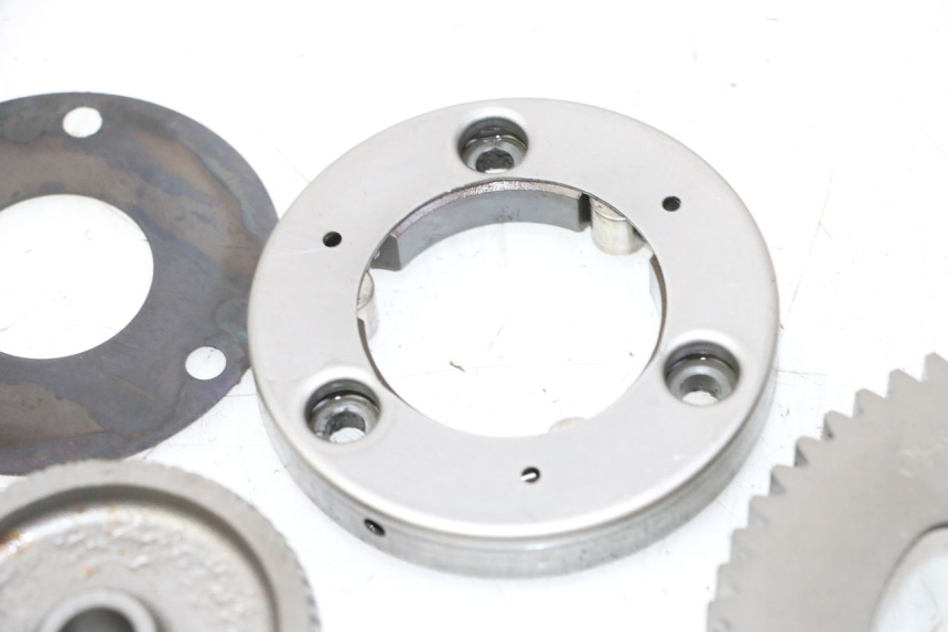 photo de STARTER CLUTCH SUZUKI BURGMAN 125 (2007 - 2014) - Technical close-up